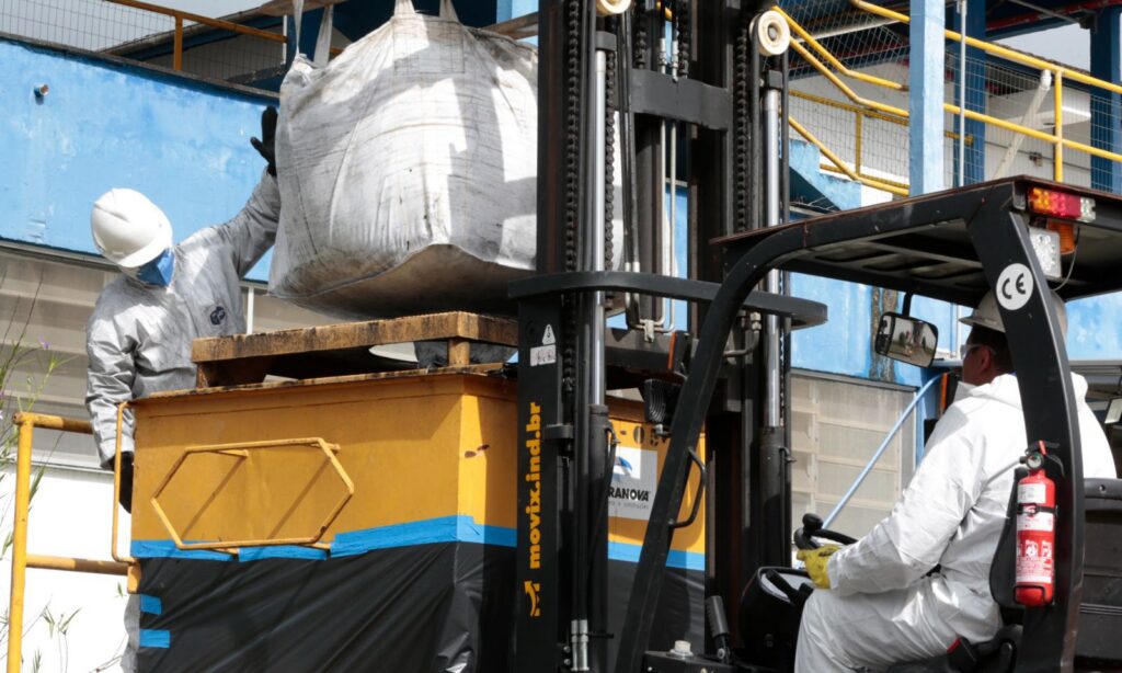 Equipamentos para aplicação de carvão ativado começam a operar na ETA Cubatão