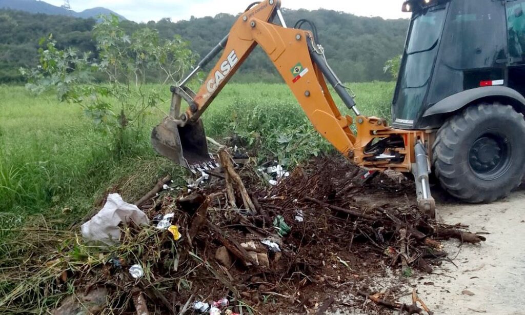 Prefeitura de Joinville recolhe mais de 30 toneladas de lixo durante limpeza de ruas