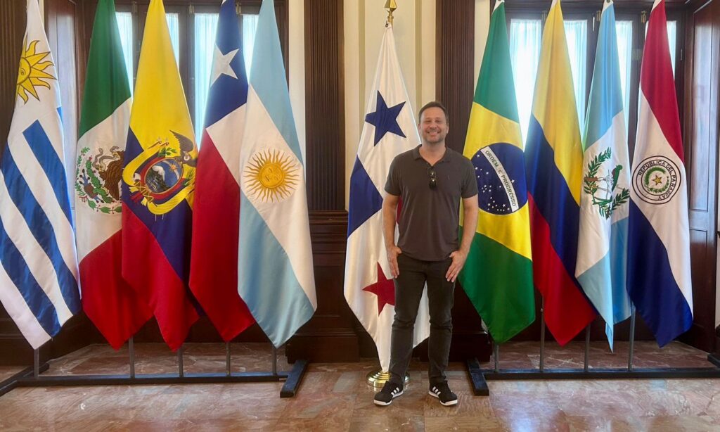 Prefeito Adriano Silva participa de evento sobre gestão e inovação no Panamá
