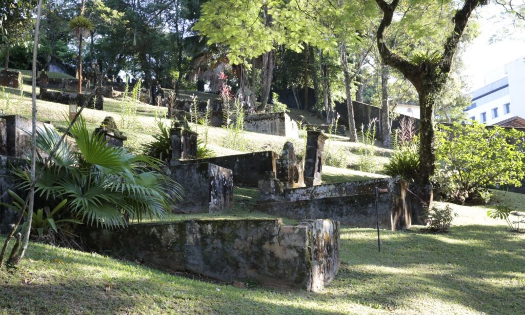 Secretaria de Cultura e Turismo promove visita guiada e sessão de cinema no Cemitério do Imigrante
