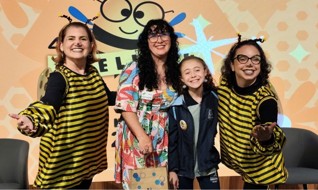Aluna da Escola Zulma do Rosário Miranda é campeã do 4º concurso de soletração em inglês da Rede Municipal de Ensino de Joinville