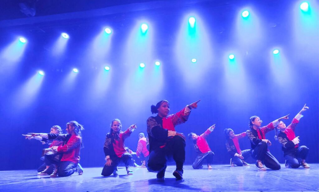 Espetáculo Dança na Escola reúne 350 alunos para apresentações no Teatro Juarez Machado