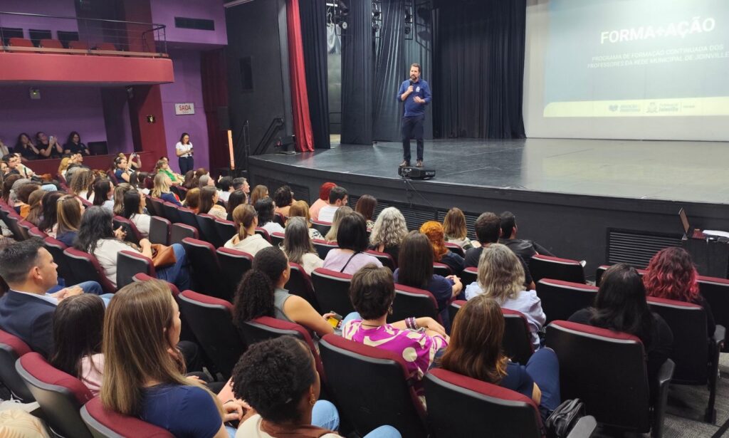 Secretaria de Educação lança política de formação continuada de professores