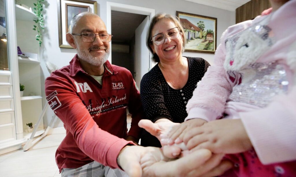 Serviço Famílias Acolhedoras recebe inscrições para última capacitação deste ano