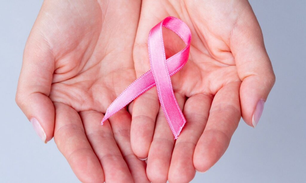 Prefeitura de Joinville promove ações de prevenção e conscientização da saúde da mulher no Outubro Rosa