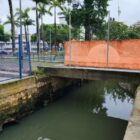 Passarela acima de rio