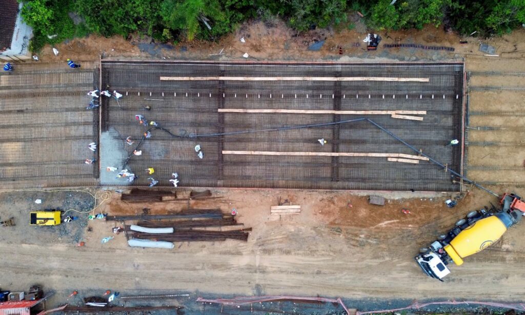 Prefeitura inicia concretagem da laje de transição na margem da Ponte Joinville localizada no Adhemar Garcia