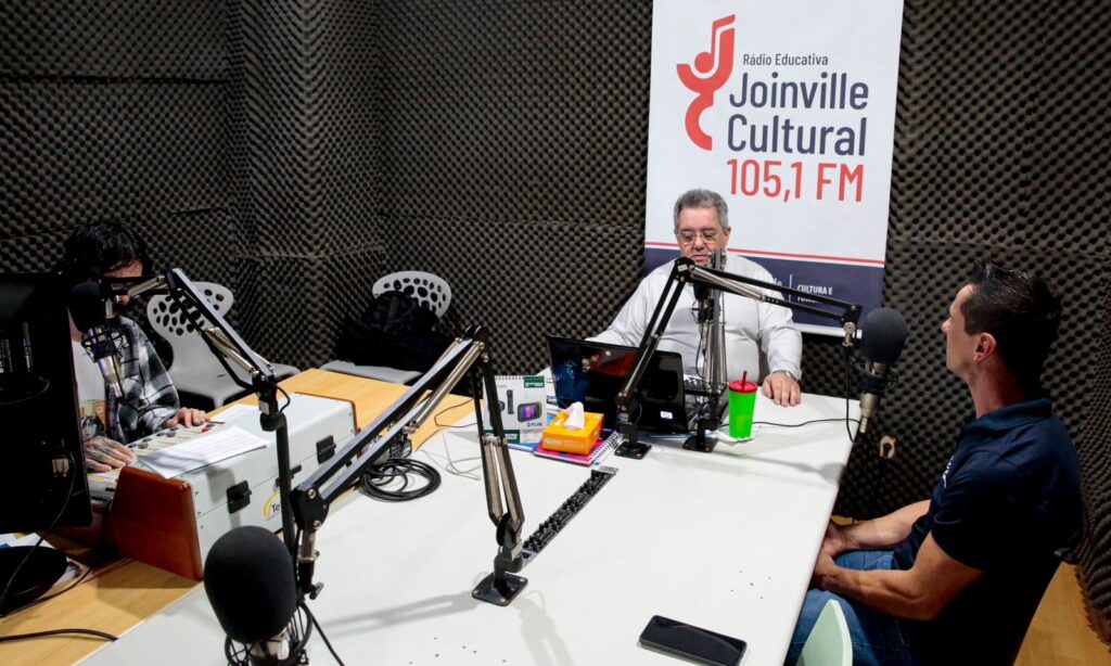 Rádio Joinville Cultural 105,1 FM comemora aniversário