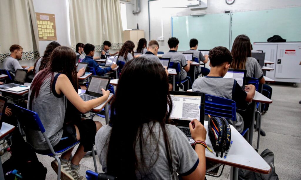 Prefeitura de Joinville apresenta Projeto de Lei para concessão de bolsas para professores