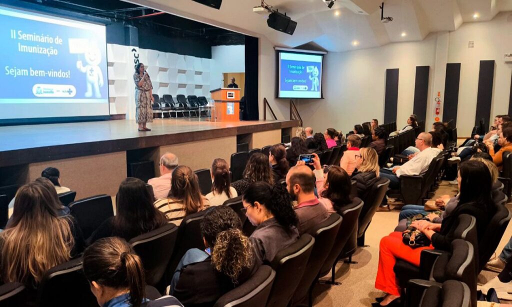 Secretaria de Saúde de Joinville compartilha experiências de Saúde Mental e sedia II Seminário de Imunização