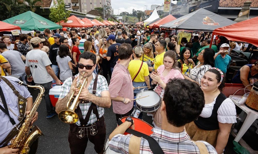 Convescote e Stammtisch agitam o Centro de Joinville no fim de semana