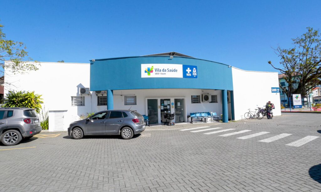 Saúde de Joinville realiza manutenção do telhado da UBSF Itaum e Serviço de Arquivo Médico e Estatística