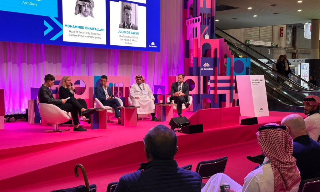 Prefeito Adriano Silva representa Joinville no maior evento de cidades inteligentes do mundo, na Espanha