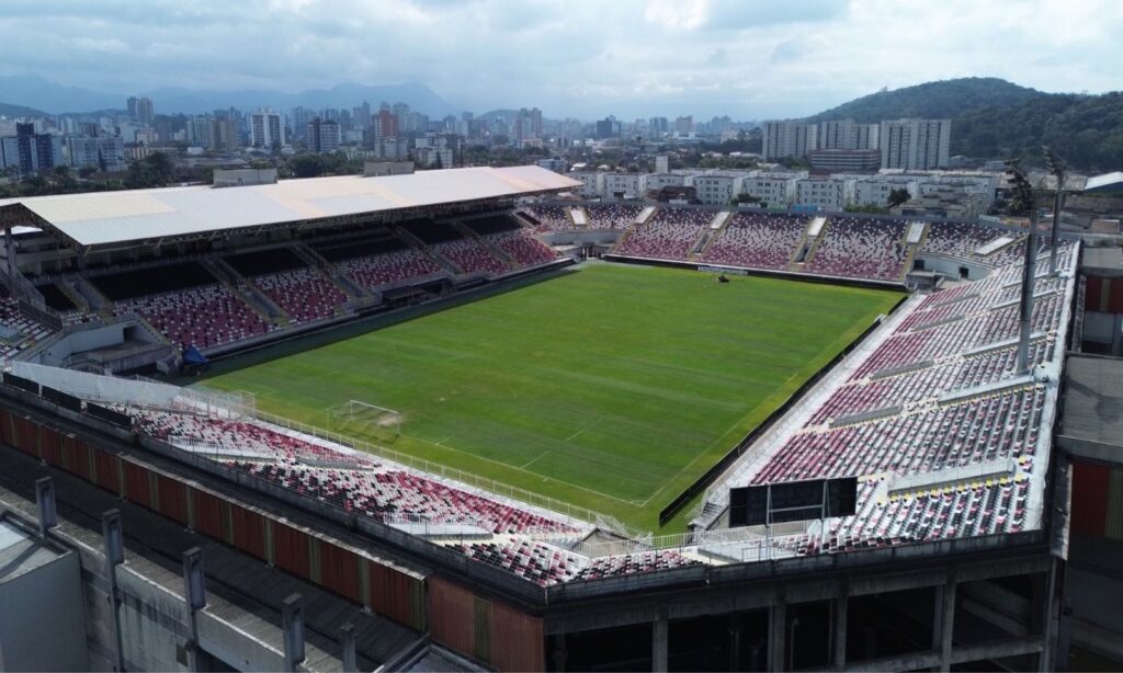 Prefeitura lança licitação para a troca do gramado da Arena Joinville