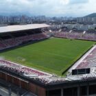 Imagem aérea do estádio de futebol Arena Joinville