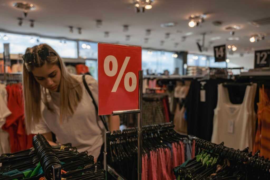 Procon de Joinville orienta sobre como evitar golpes na Black Friday