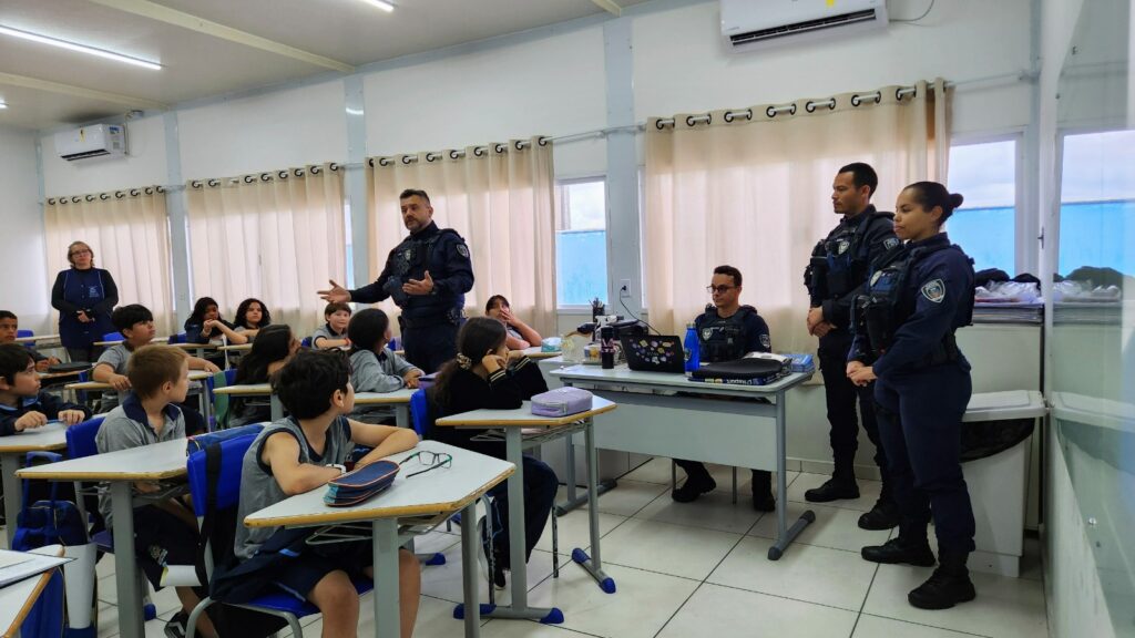 Guarda Municipal de Joinville inicia projeto Jovens Guardiões com orientações de prevenção à violência em escolas municipais
