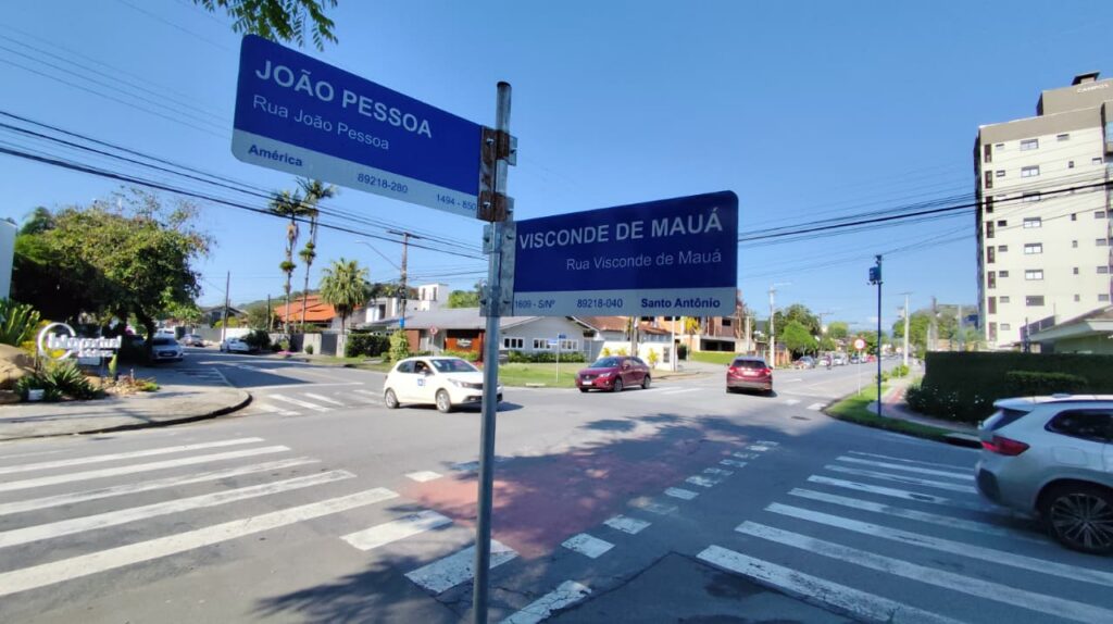 Prefeitura realiza sinalização de nova rotatória no cruzamento das ruas Visconde de Mauá e João Pessoa