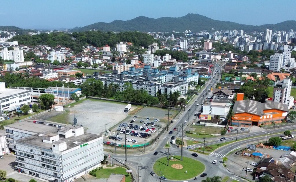 Seinfra realiza recapeamento asfáltico em trecho da Rua Dona Francisca a partir desta quinta-feira
