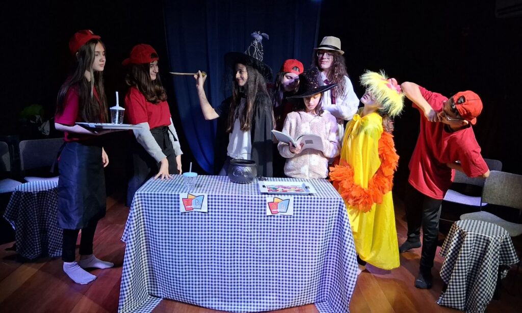 Escola Municipal de Teatro de Joinville promove apresentações gratuitas durante o mês de novembro
