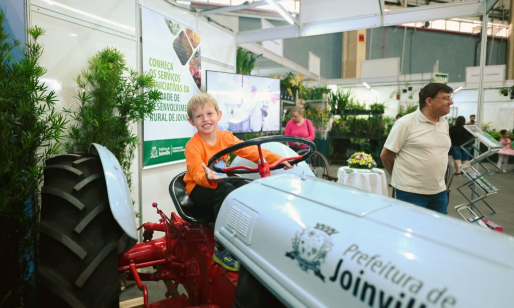 Secretarias da Prefeitura de Joinville participam da 85ª Festa das Flores