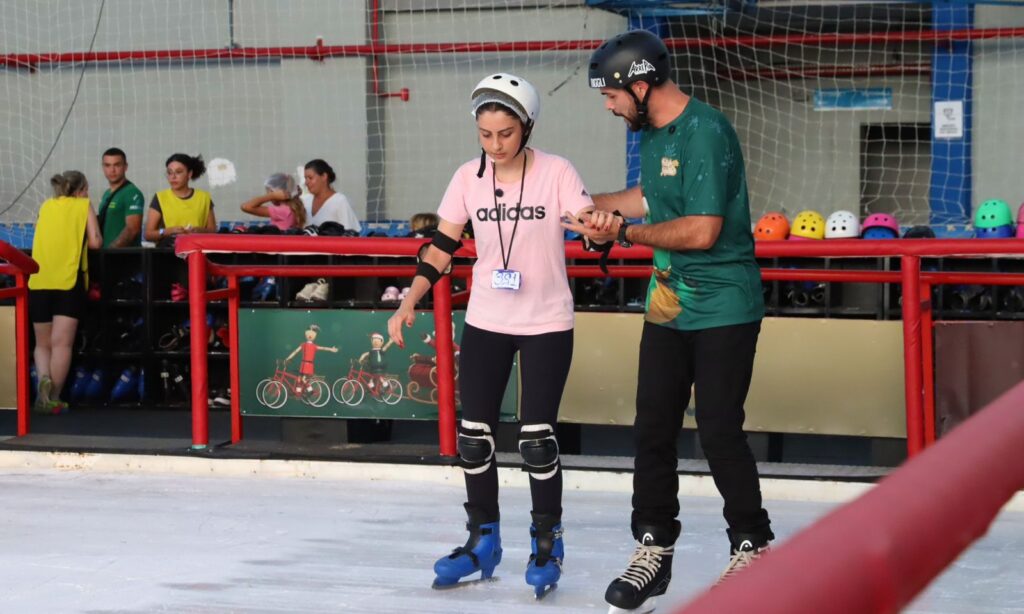 Pista de patinação no gelo do Natal de Joinville terá horário de funcionamento ampliado a partir desta quinta-feira