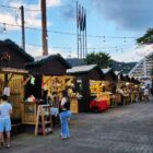 Barracas com produtos de Natal