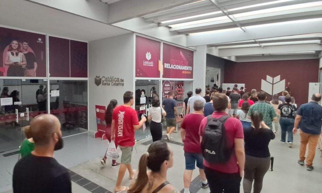 Candidatos inscritos fazem prova do concurso da Águas de Joinville neste domingo