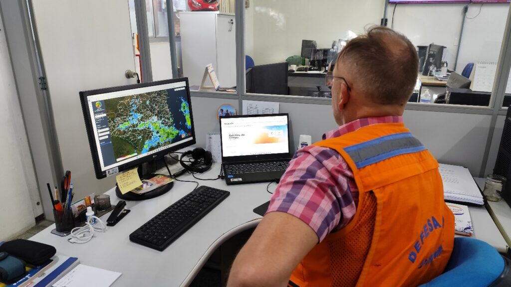 Defesa Civil de Joinville registra mais de 50 ocorrências relacionadas ao vento nesta quarta-feira