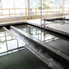 Imagem mostra três tanques de água horizontais na estação de tratamento de água do Cubatão