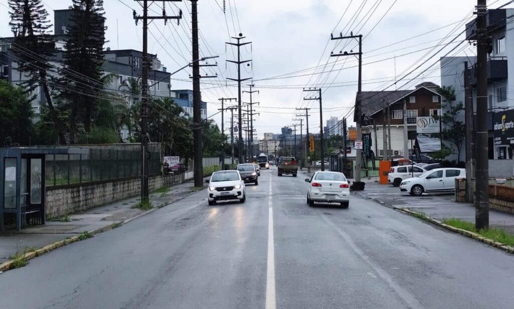 Secretaria de Infraestrutura Urbana retoma obras de recapeamento asfáltico em trecho da Rua Dona Francisca