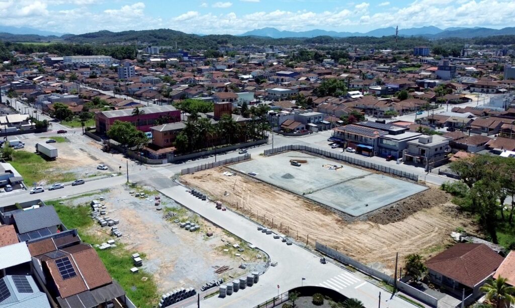 Começam as obras de duas novas praças no bairro Vila Nova
