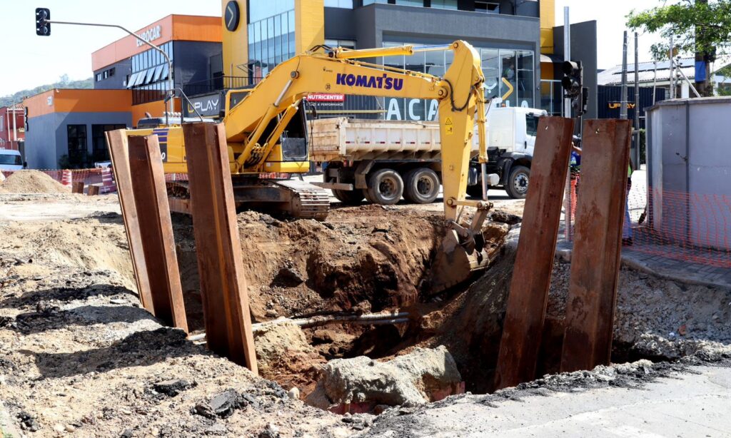 Águas de Joinville orienta moradores sobre consumo consciente durante obra que vai impactar abastecimento na Zona Sul