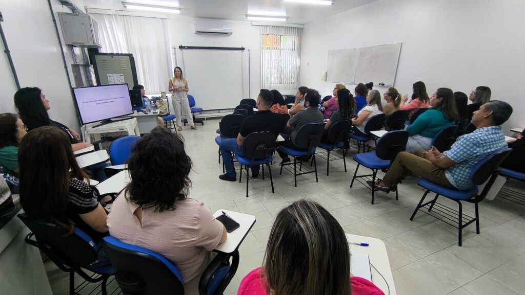CAPS IJ capacita casas-lares de Joinville para fortalecer apoio à saúde mental de crianças e adolescentes