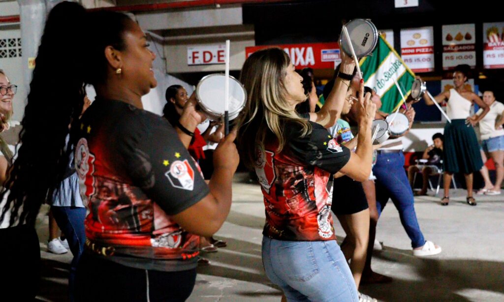 Com as mulheres em destaque, Fusão do Samba comemora os 50 anos do Joinville Esporte Clube na avenida