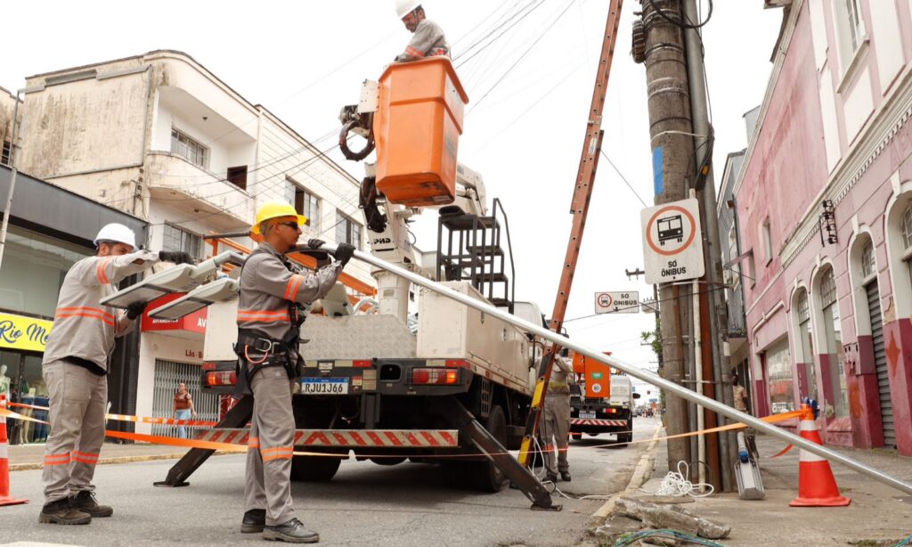 Primeiras ruas a receberem a modernização pela PPP, João Colin e Blumenau vão dobrar quantidade de luminárias