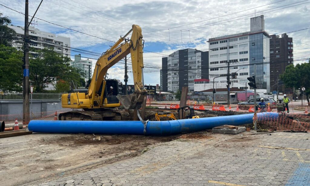 Após substituição de trecho de adutora, fornecimento de água para zona Sul está em processo de normalização