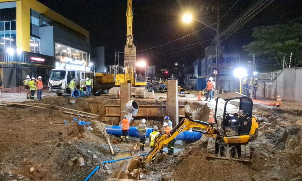 Águas de Joinville conclui manutenção em adutora na avenida Coronel Procópio Gomes