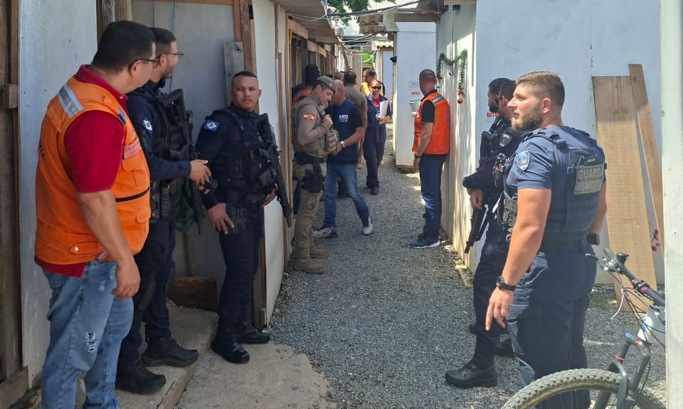 Estabelecimento que apresentava condições sanitárias irregulares é interditado durante operação do GAOP em Joinville