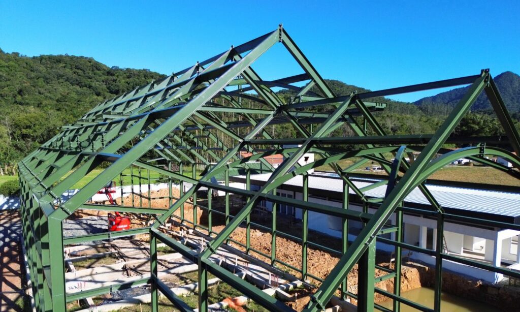 Após Processo Administrativo, penalidades e multa por descumprimento do contrato, Prefeitura extingue contrato com empresa responsável pela obra do Palácio das Orquídeas