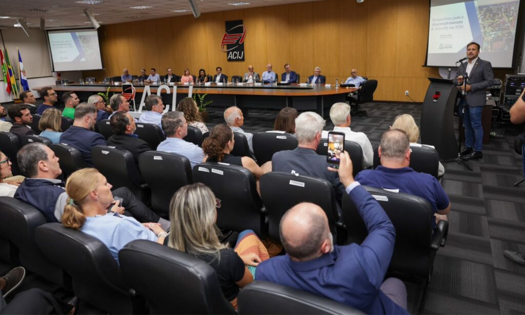 Prefeito Adriano Silva apresenta balanço da gestão de Joinville na Associação Empresarial