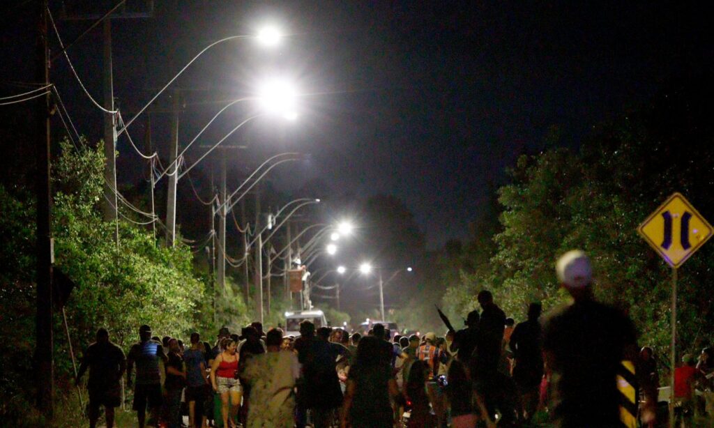 Nova iluminação pública da avenida Kurt Meinert é ativada e marca avanço no acesso ao Morro do Amaral