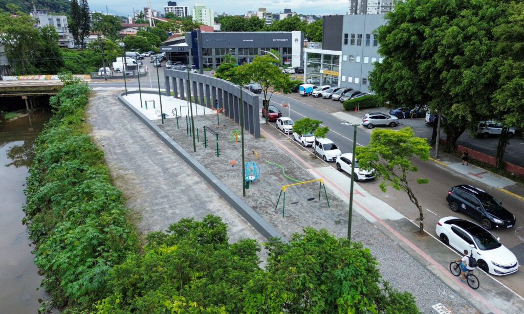 Nova área de lazer é inaugurada na avenida Beira Rio e amplia opções de convivência em Joinville