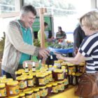Feira Direto do Campo conecta produtores rurais a consumidores com venda de produtos e atividades para toda a família em Joinville