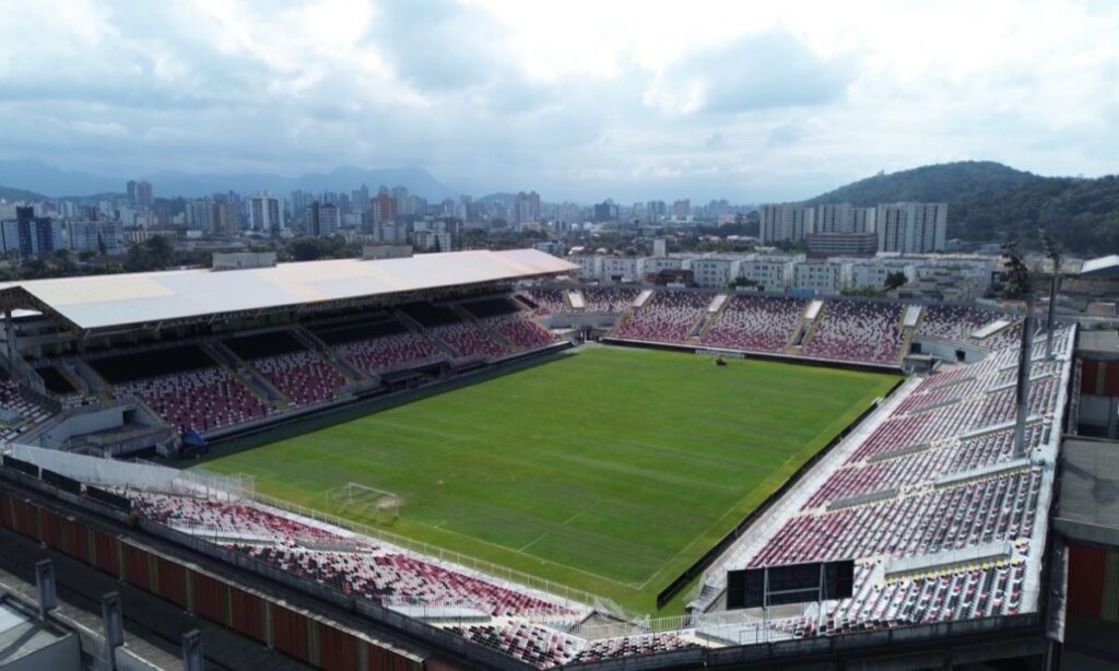 Atendendo a pedido do JEC, Prefeitura de Joinville adia troca de gramado da Arena