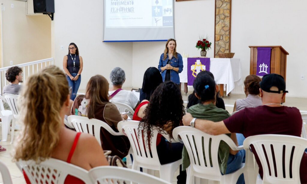 Caravana Cultura e Movimento estreia no Morro do Meio com orientação e diálogo sobre projetos culturais