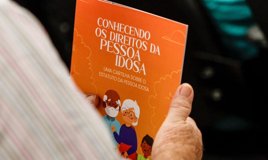 Joinville lança cartilha que orienta e conscientiza crianças sobre os direitos da pessoa idosa