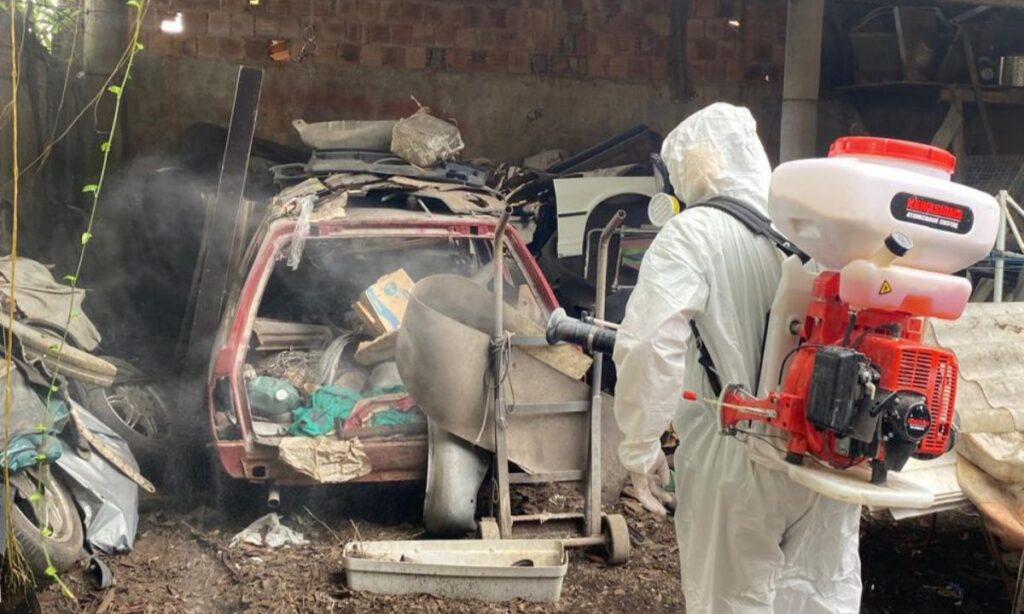 Mutirão contra a dengue no bairro Jardim Iririú elimina quase duas toneladas de entulho