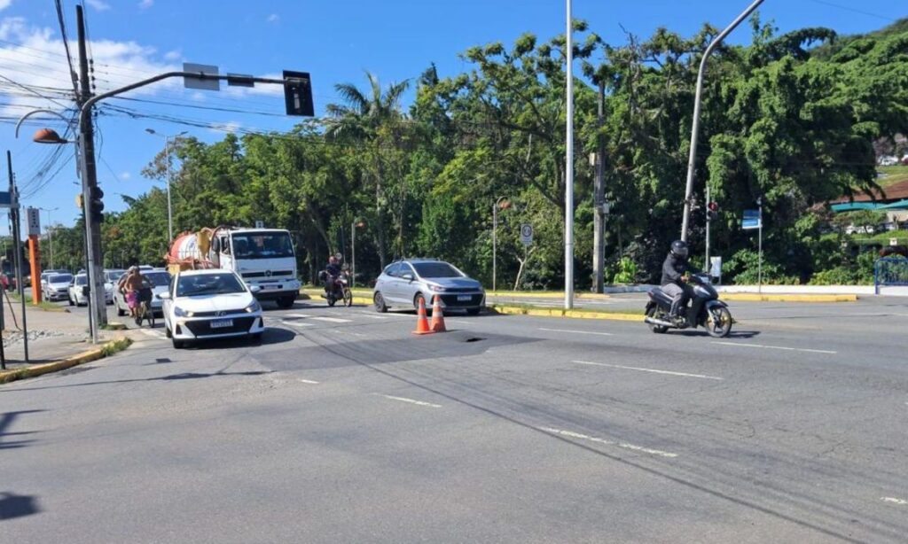 Reparo em rede de drenagem causa interdição parcial de trecho da Avenida Beira Rio nesta quinta-feira