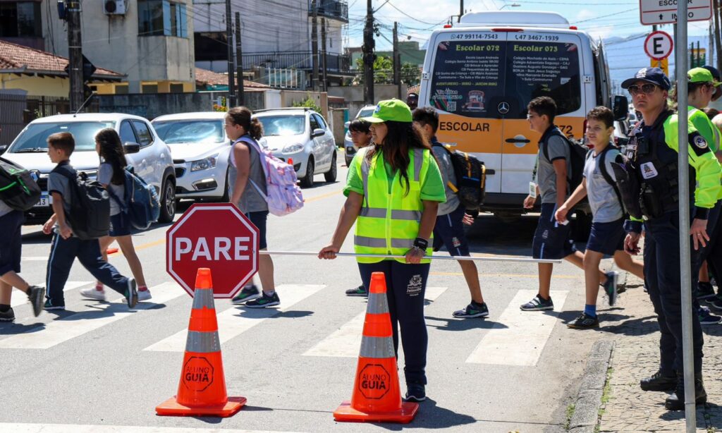 Projeto Aluno Guia retoma atividades de orientação do trânsito em escolas municipais de Joinville